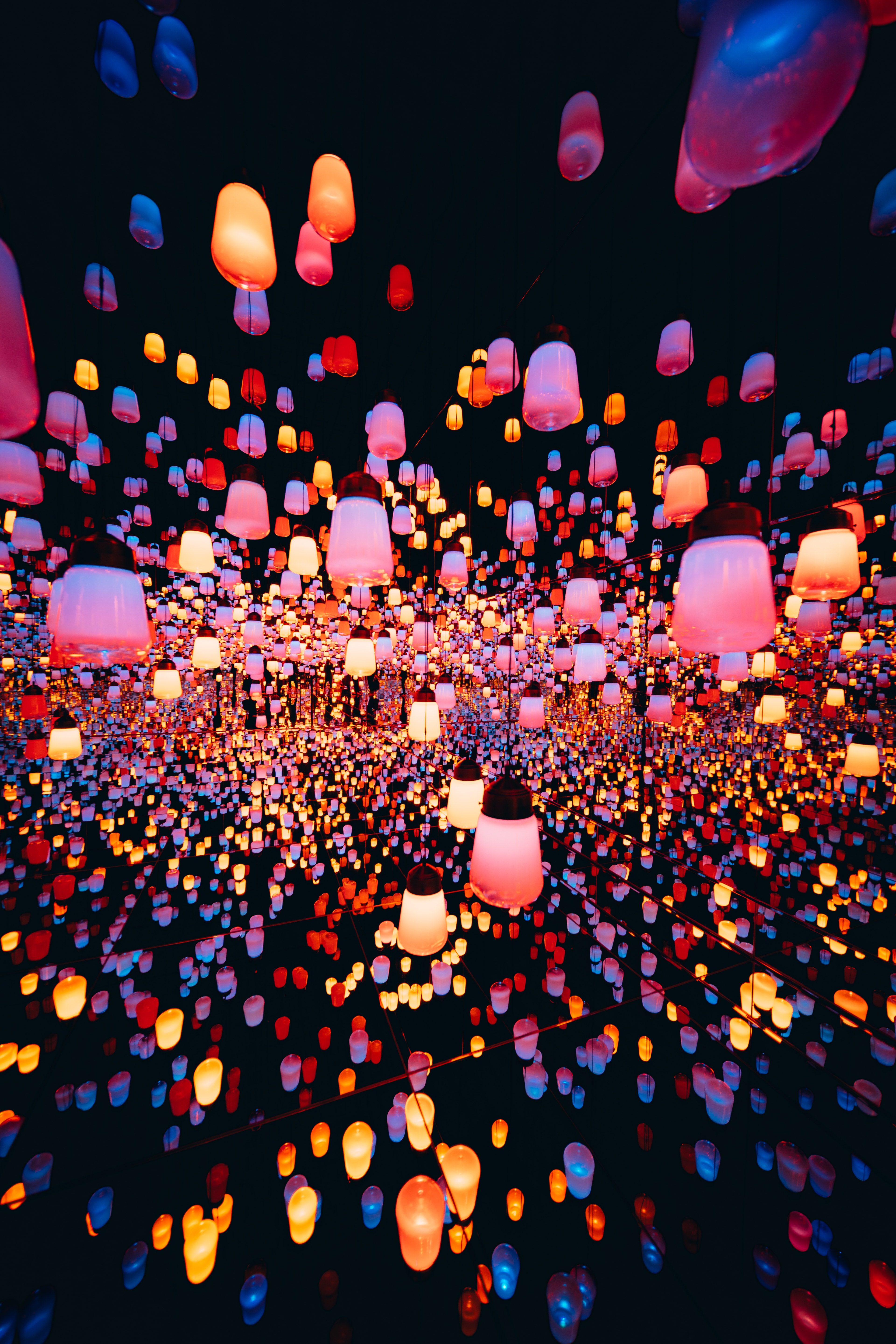 The teamLab Forest of Resonating Lamps, hundreds of colored lights mirrored to infinity